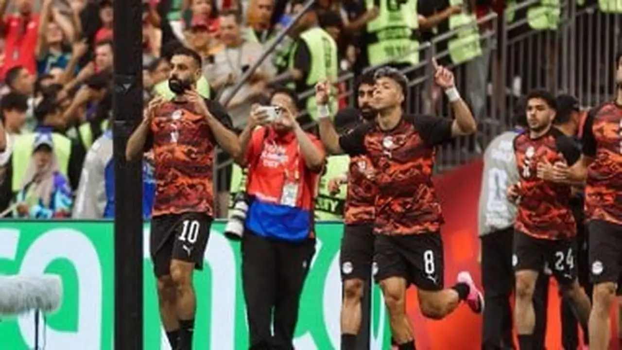جماهير مصر تحتفل بلاعبي المنتخب في أجواء حماسية قبل المباراة